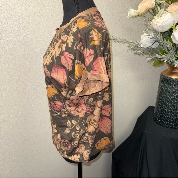 Buffalo Floral Butterfly Tee Earthy Brown Short Sleeve Soft Top - Picture 2 of 8